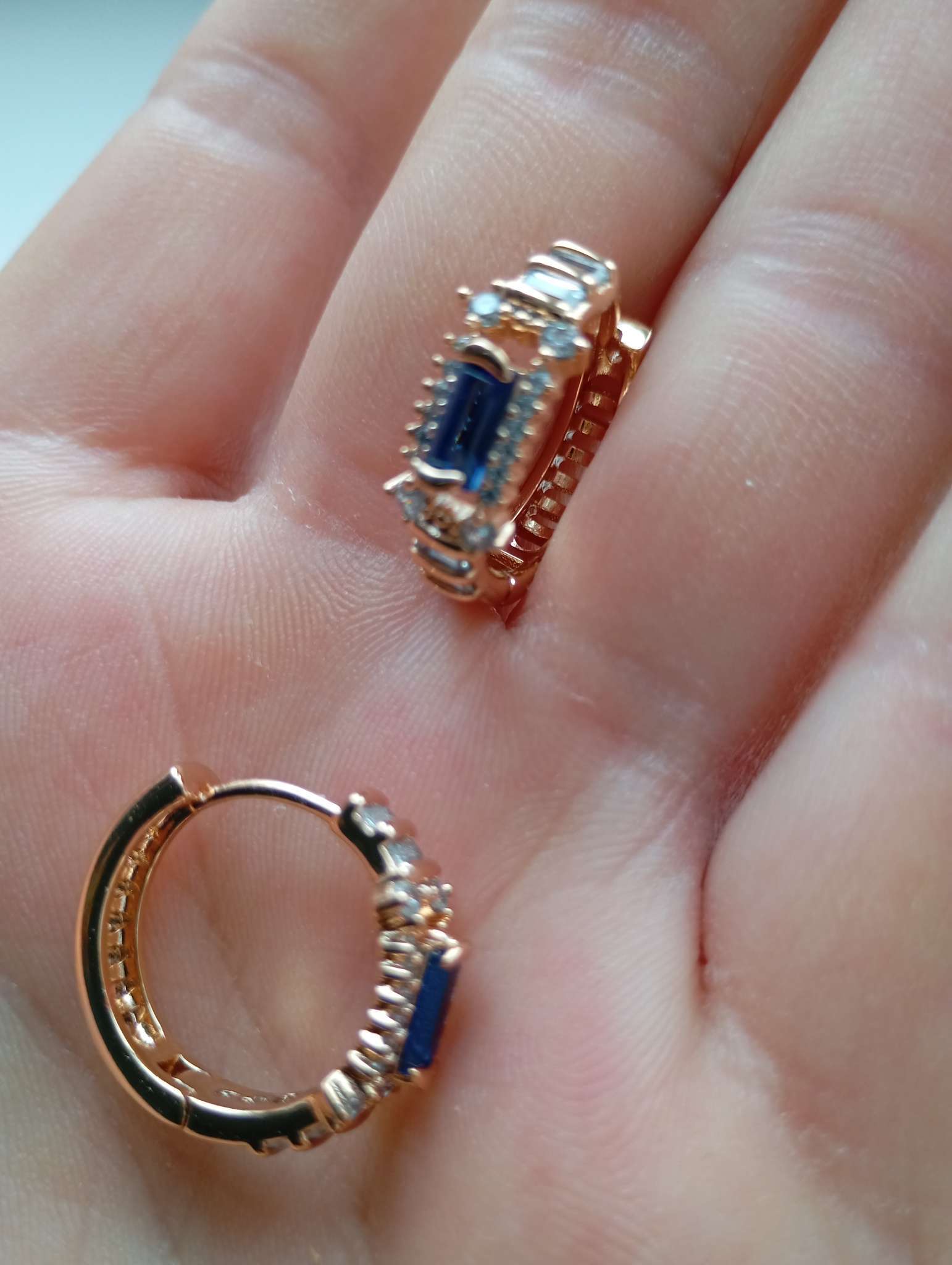 Фотография покупателя товара Серьги-кольца XUPING благородность, зелёные в розовом золоте, d=1.8 см - Фото 2