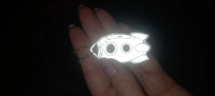 Фотография покупателя товара Светоотражающий элемент «Ракета», двусторонний, 6×3 см, жёлтый - Фото 4