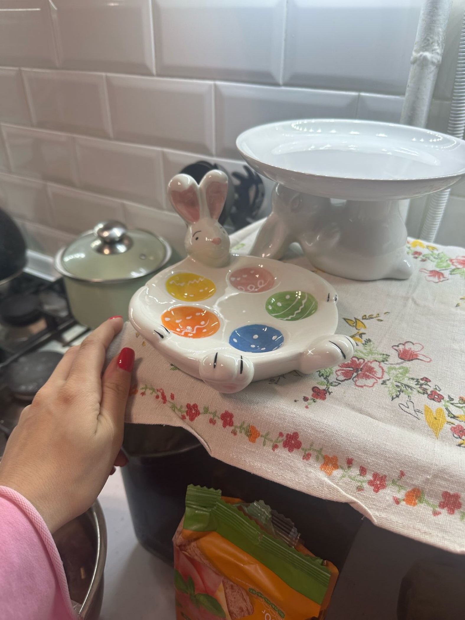 Фотография покупателя товара УЦЕНКА Подставка для яиц «Зайка», 5 ячеек, 19.5×16.2×10 см - Фото 6