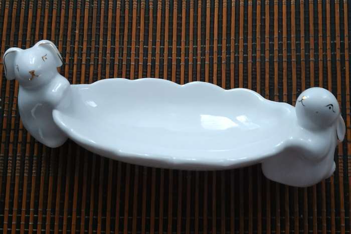 Фотография покупателя товара Блюдо Доляна «Зайки в золотом», 21×8×6 см, цвет белый - Фото 1