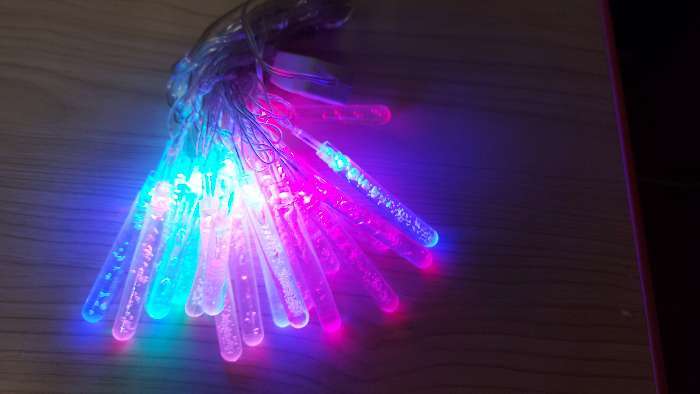 Фотография покупателя товара Гирлянда «Нить» 5 м с насадками «Сосульки с пузырьками», IP20, прозрачная нить, 20 LED, свечение мульти (RG/RB), мигание, 220 В - Фото 7