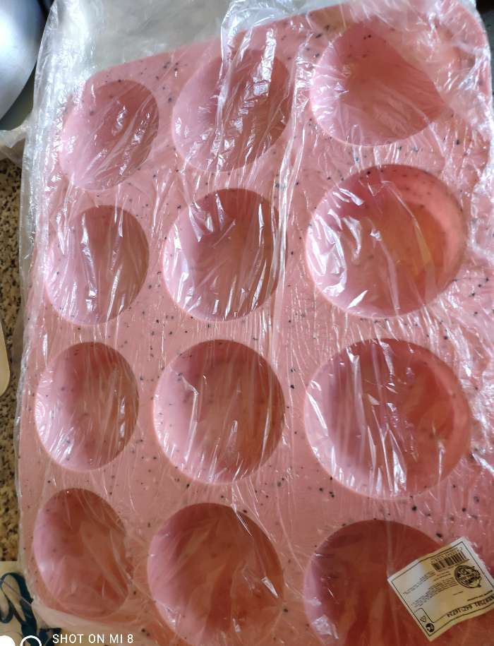 Фотография покупателя товара Форма силиконовая для выпечки Ravello, 34×22,5 см, 12 ячеек (d=6,5 см), цвет розовый гранит - Фото 2