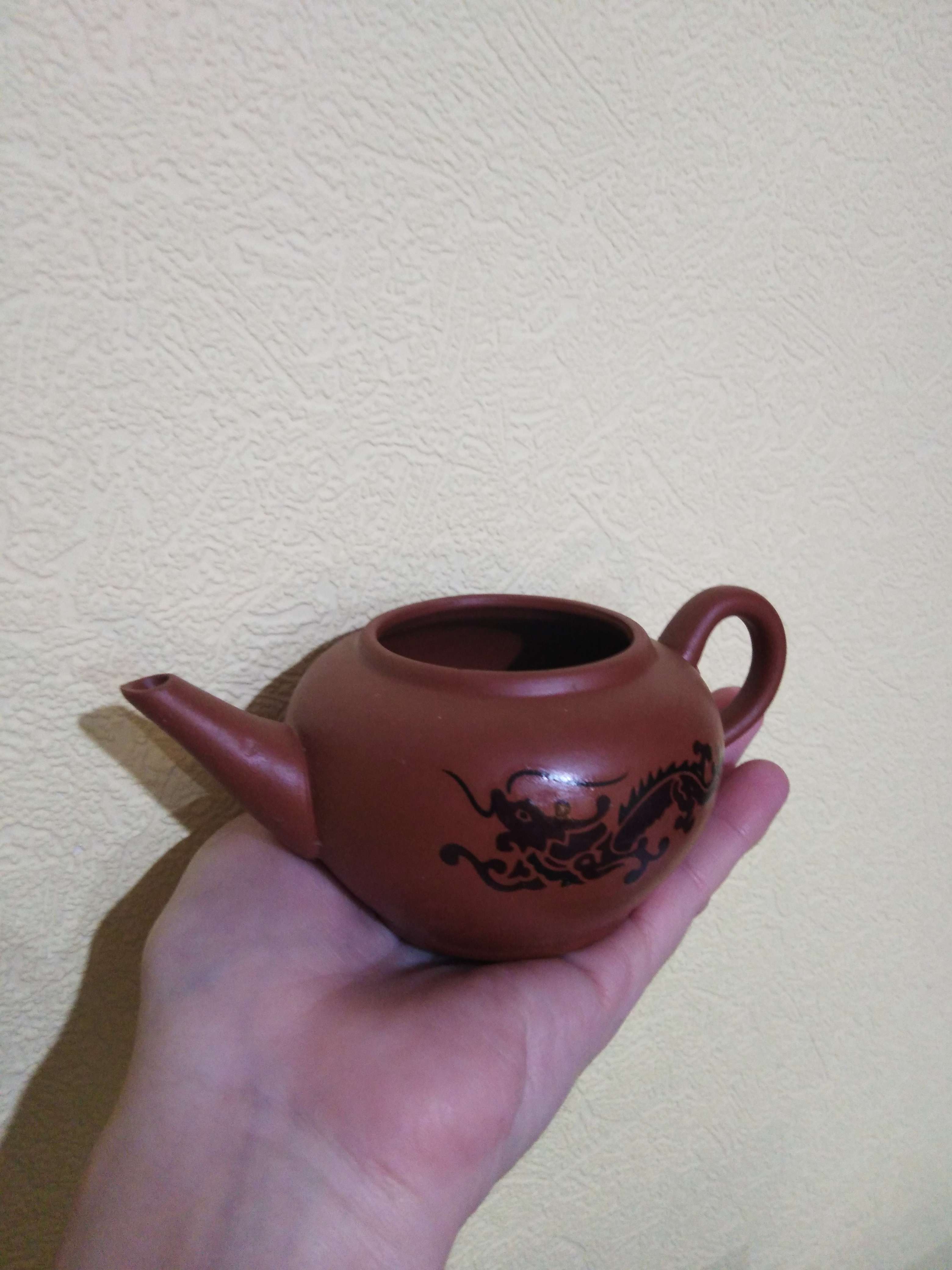 Фотография покупателя товара Набор для чайной церемонии керамический «Дракон», 5 предметов: 4 пиалы 25 мл, чайник 200 мл, цвет коричневый - Фото 2