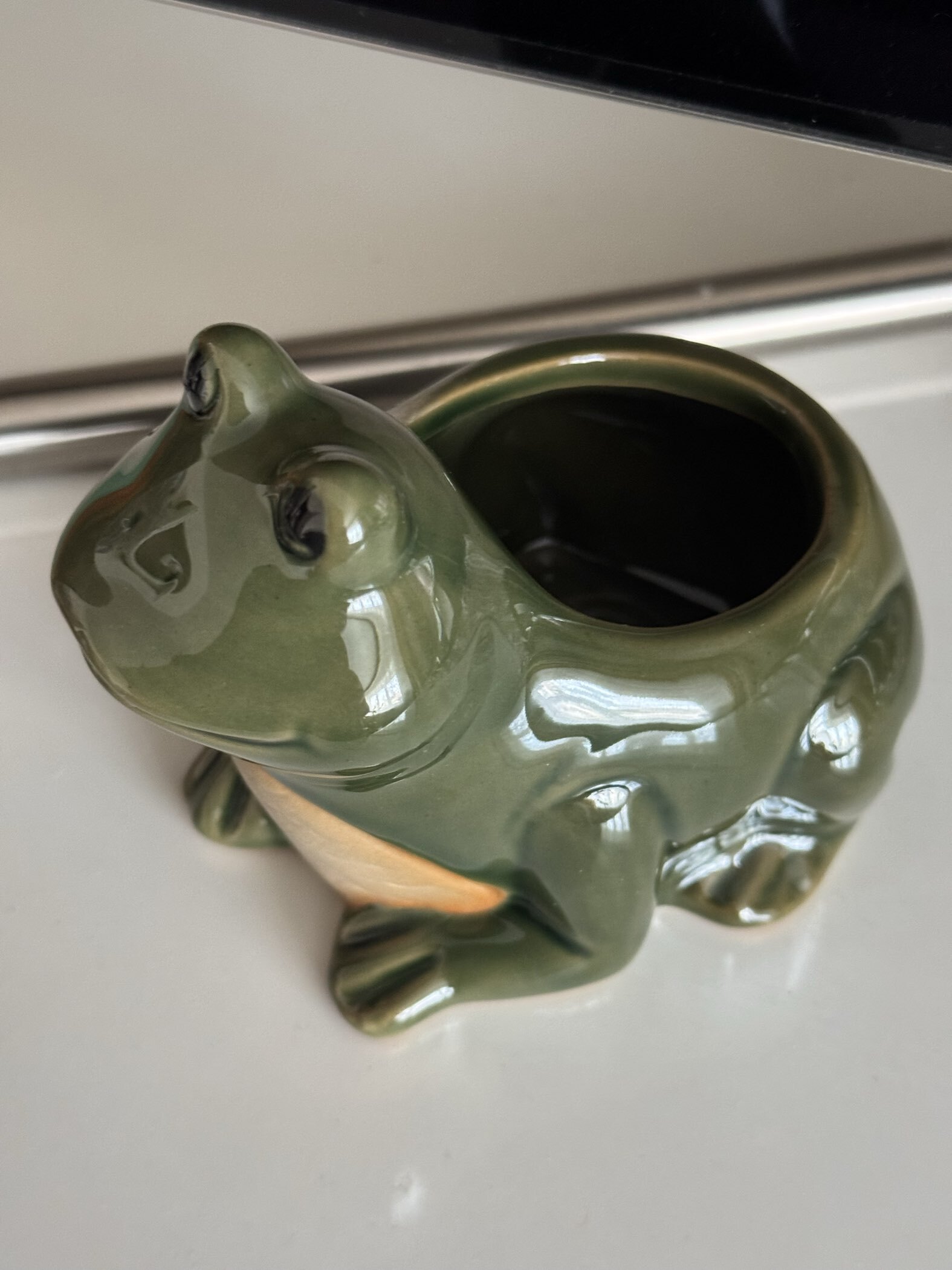 Фотография покупателя товара Декоративный горшок «Лягушка», керамический, 250 мл, 12×10×9 см, зелёный - Фото 10