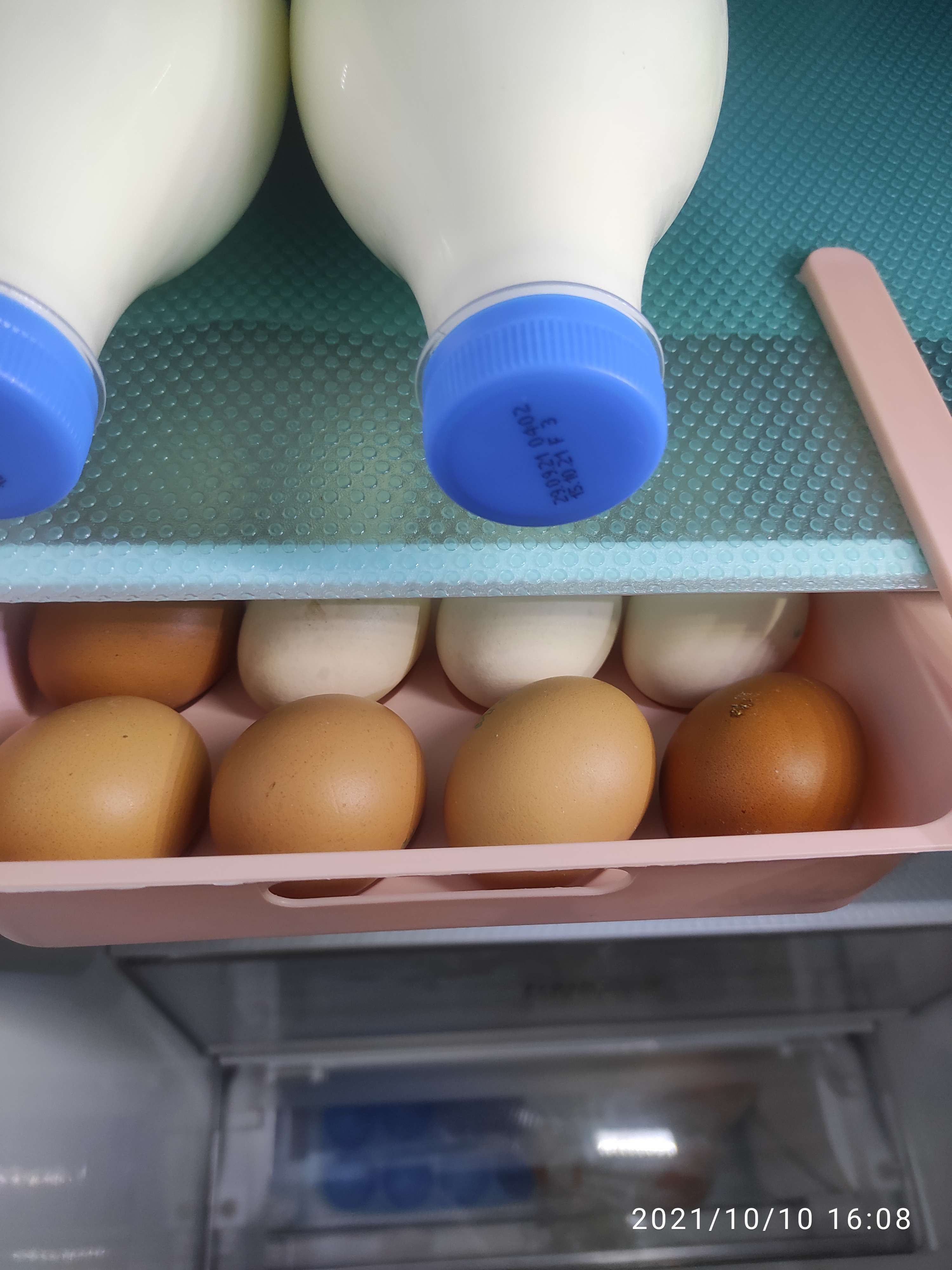 Фотография покупателя товара Полка для яиц в холодильник, подвесная, 12 ячеек, 26×17×5 см, цвет МИКС - Фото 8