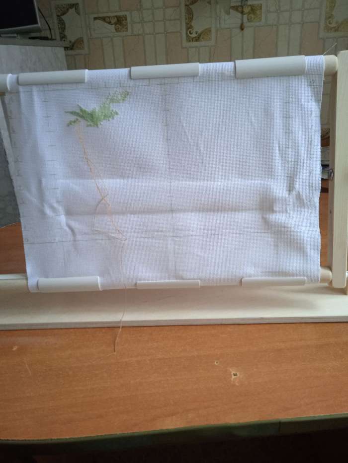 Фотография покупателя товара Пяльцы-рамка для вышивания, 30 × 50 см, с подставкой, цвет светлое дерево - Фото 2