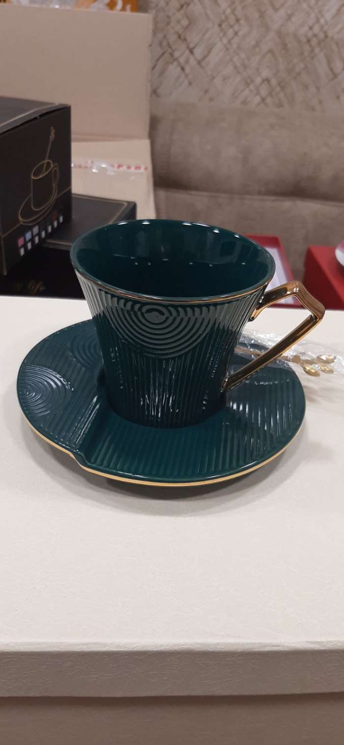 Фотография покупателя товара Чайная пара керамическая «Элизабет», 3 предмета: чашка 240 мл, блюдце d=13,5 см, ложка, цвет зелёный - Фото 3