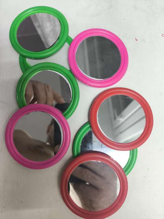 Фотография покупателя товара Зеркало карманное, с рамкой под фотографию, d=6.5 см, фасовка 20 шт., рисунок МИКС - Фото 5