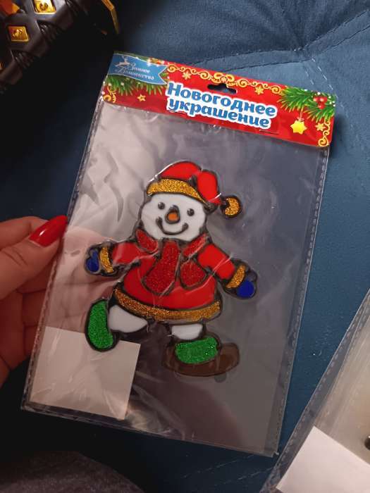 Фотография покупателя товара Наклейка на стекло «Снеговик в полосатом шарфе со звездой», 9.5×15 см - Фото 1