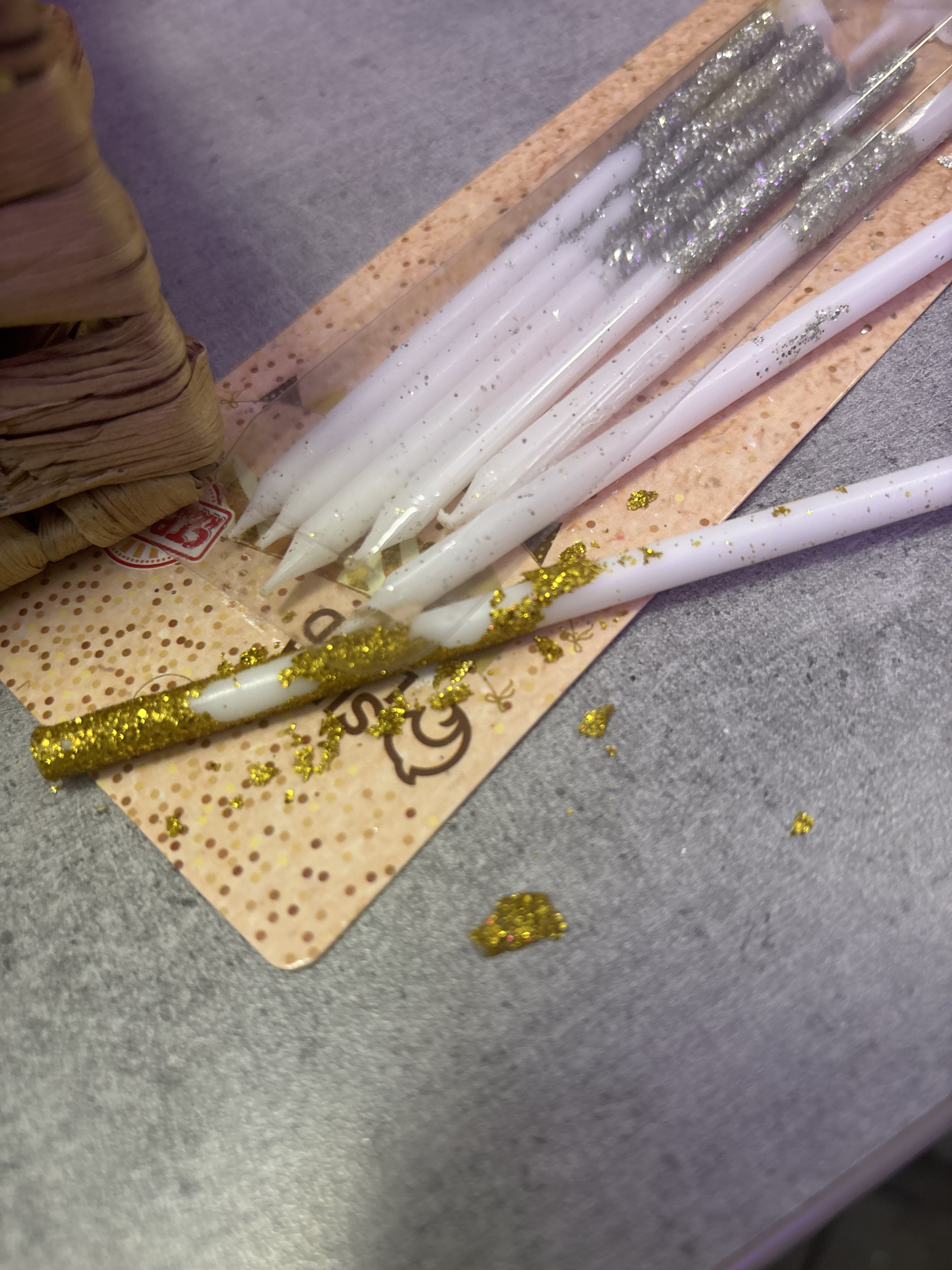 Фотография покупателя товара Свечи для торта «Блестящее сияние», 6 шт., белые с золотым - Фото 1