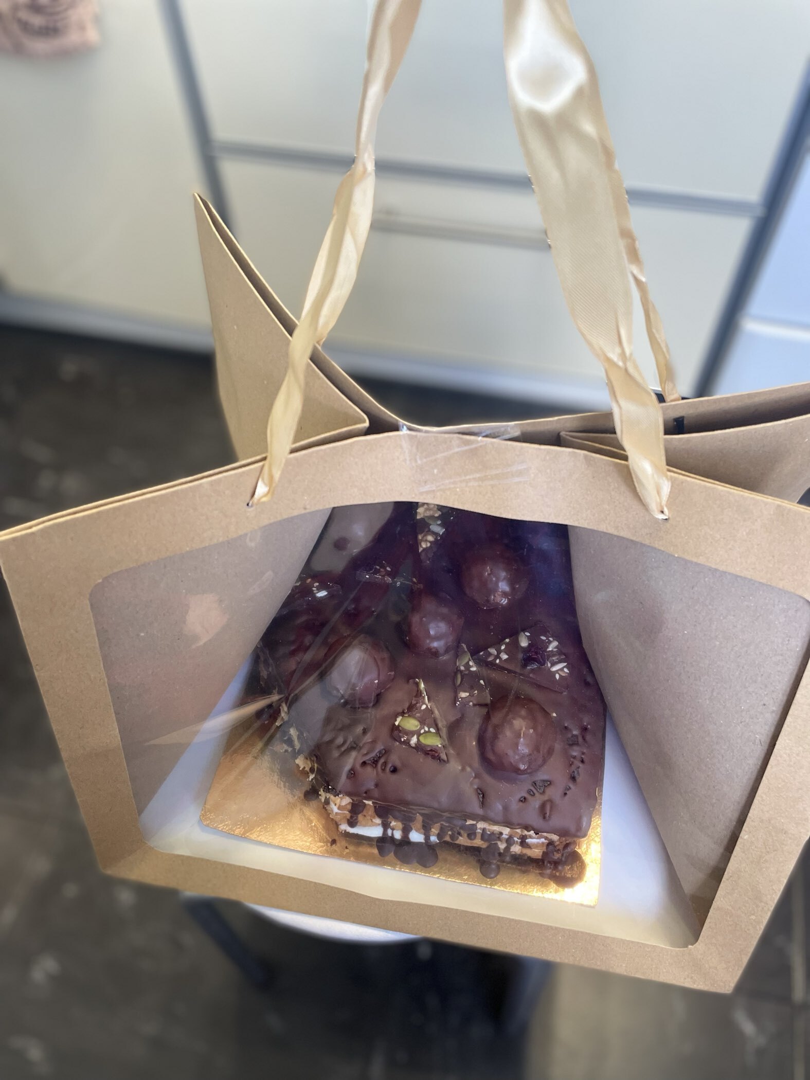 Фотография покупателя товара Пакет подарочный, с окном, 35×25×18 см, крафт - Фото 2