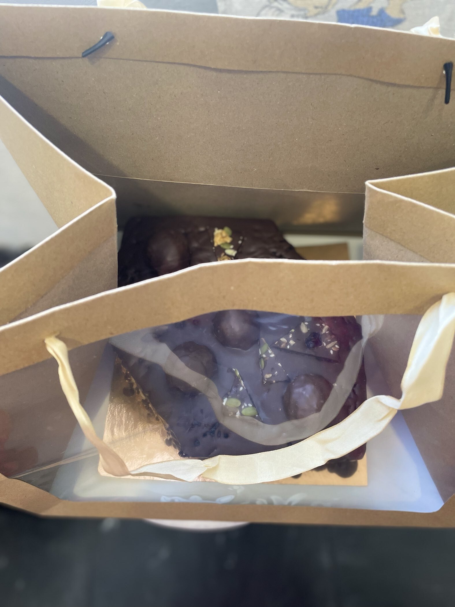 Фотография покупателя товара Пакет подарочный, с окном, 35×25×18 см, крафт - Фото 3