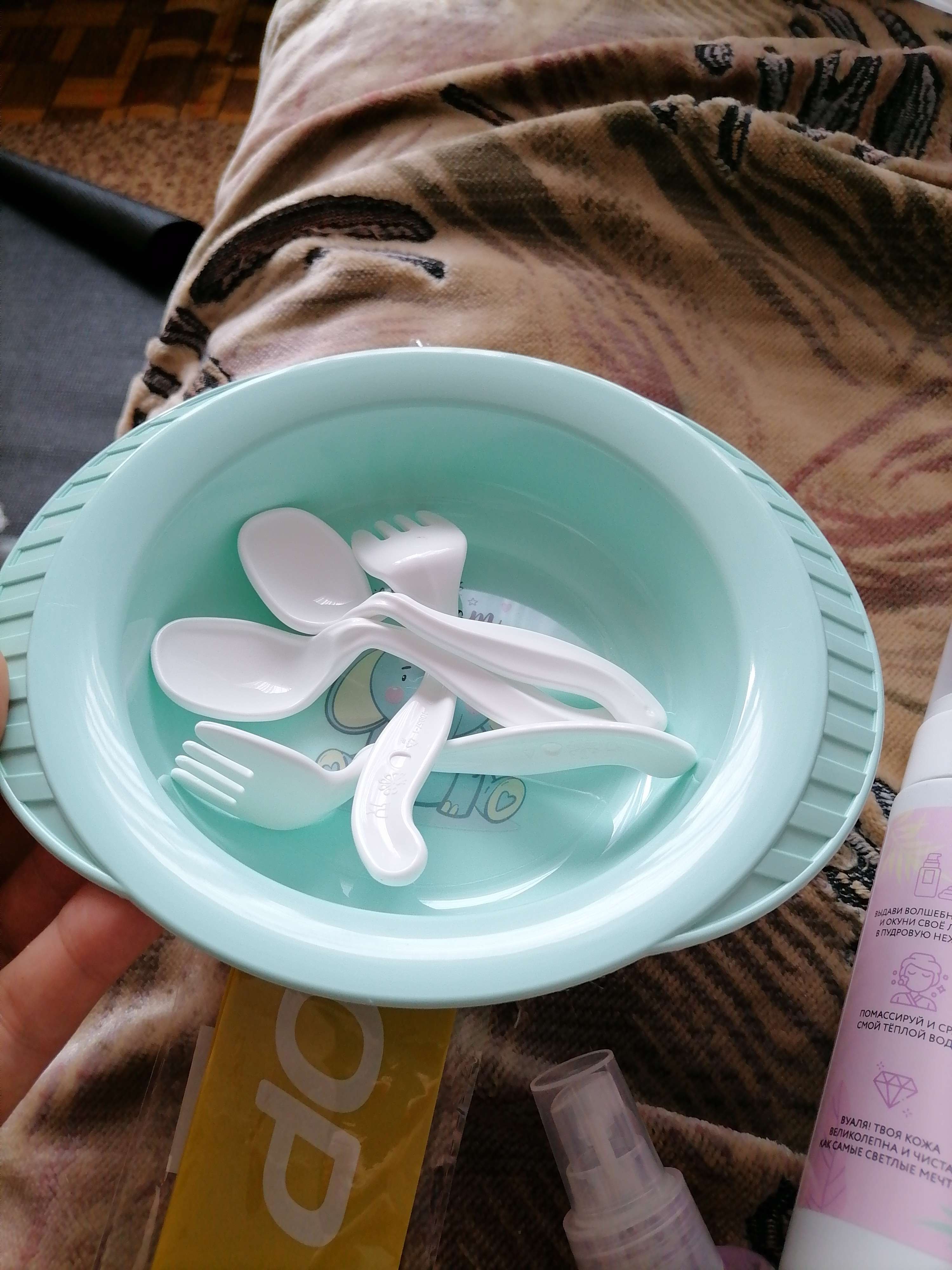 Фотография покупателя товара Набор детской посуды: тарелка на присоске, 500 мл, ложка, 2 шт., вилка, 2 шт., цвета МИКС - Фото 9