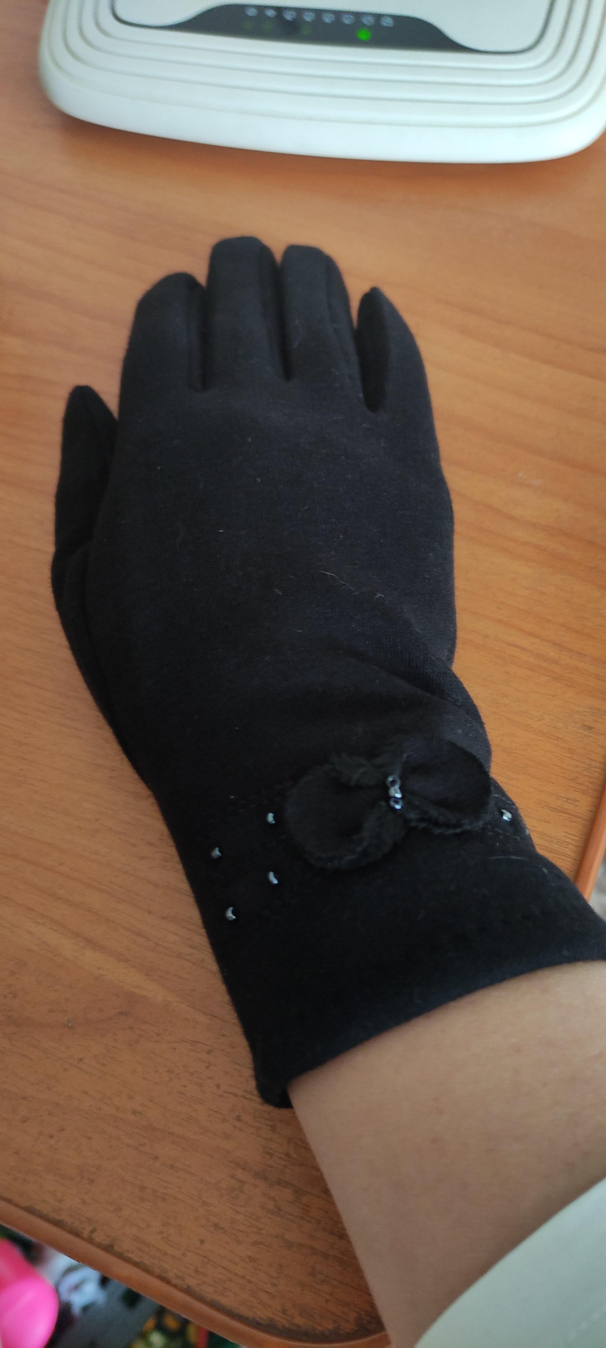 Фотография покупателя товара Перчатки женские "Бантик", размер 17, цвет чёрный - Фото 1