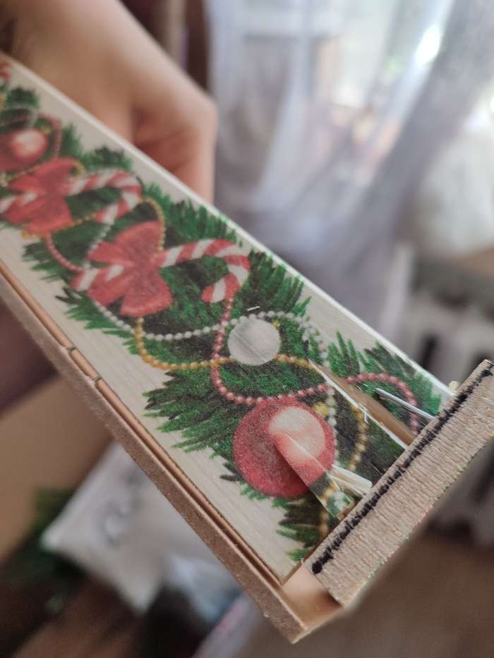 Фотография покупателя товара Ящик-кашпо подарочный "Новогодняя гирлянда", 2 отдела, 25,5×20×5 см