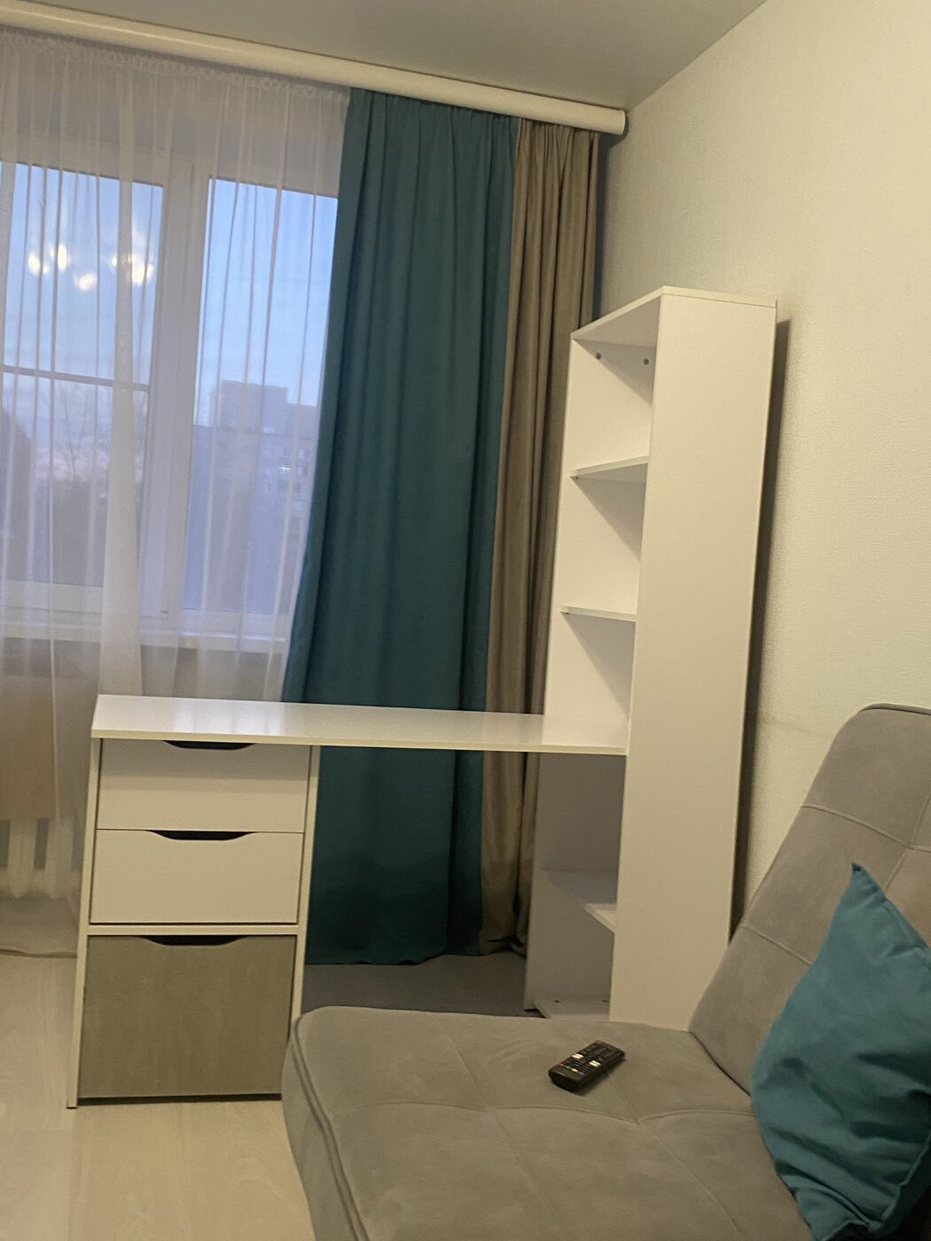 Фотография покупателя товара Стол письменный «Мико», 3 ящика, 1200×584×750 мм, цвет белый/белый глянец/бетонный камень - Фото 1