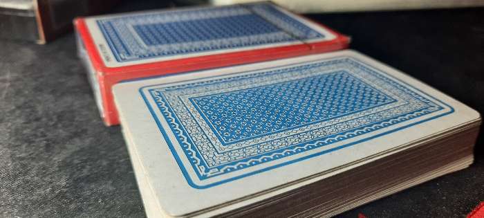 Фотография покупателя товара Карты игральные бумажные "Классика. Король", 54 шт, 8.8 х 5.7 см, микс - Фото 4