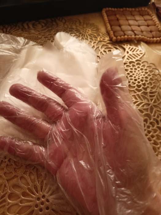 Фотография покупателя товара Перчатки одноразовые, универсальный размер, 100 шт., 0.7 микр, прозрачные - Фото 3