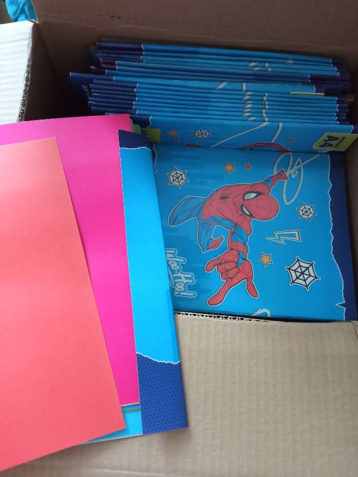 Фотография покупателя товара Набор "Человек-паук" А4: 10л цветного одностороннего картона + 16л цветной двусторонней бумаги - Фото 2