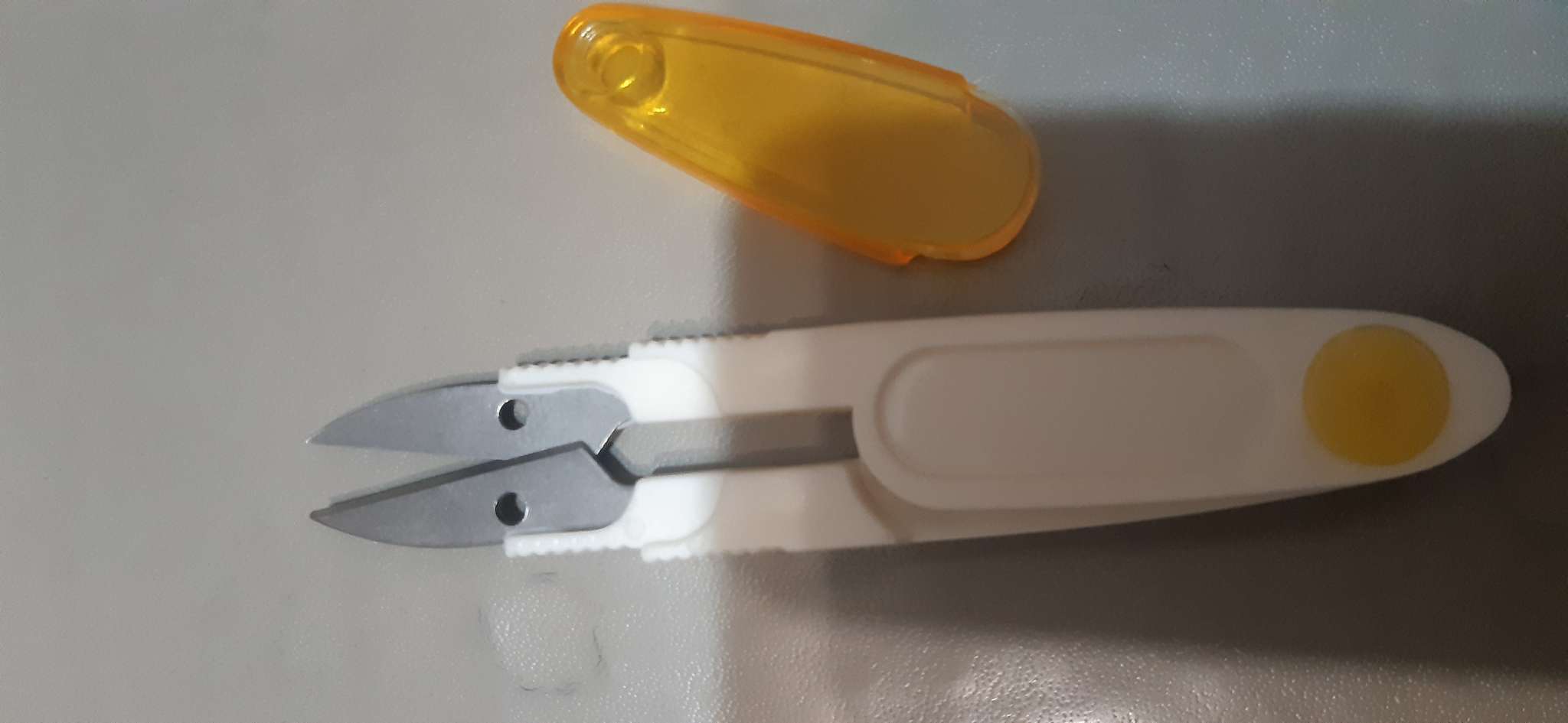 Фотография покупателя товара Ножницы для обрезки ниток, с защитным колпачком, 12 см, МИКС - Фото 3