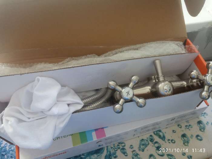 Фотография покупателя товара Cмеситель для ванны Accoona A7271C, двухвентильный, с душевым набором, латунь, цвет бронза - Фото 1