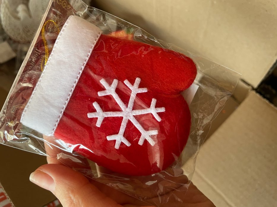Фотография покупателя товара Мягкая подвеска "Варежка с золотой снежинкой" 8х6 см, красный - Фото 8