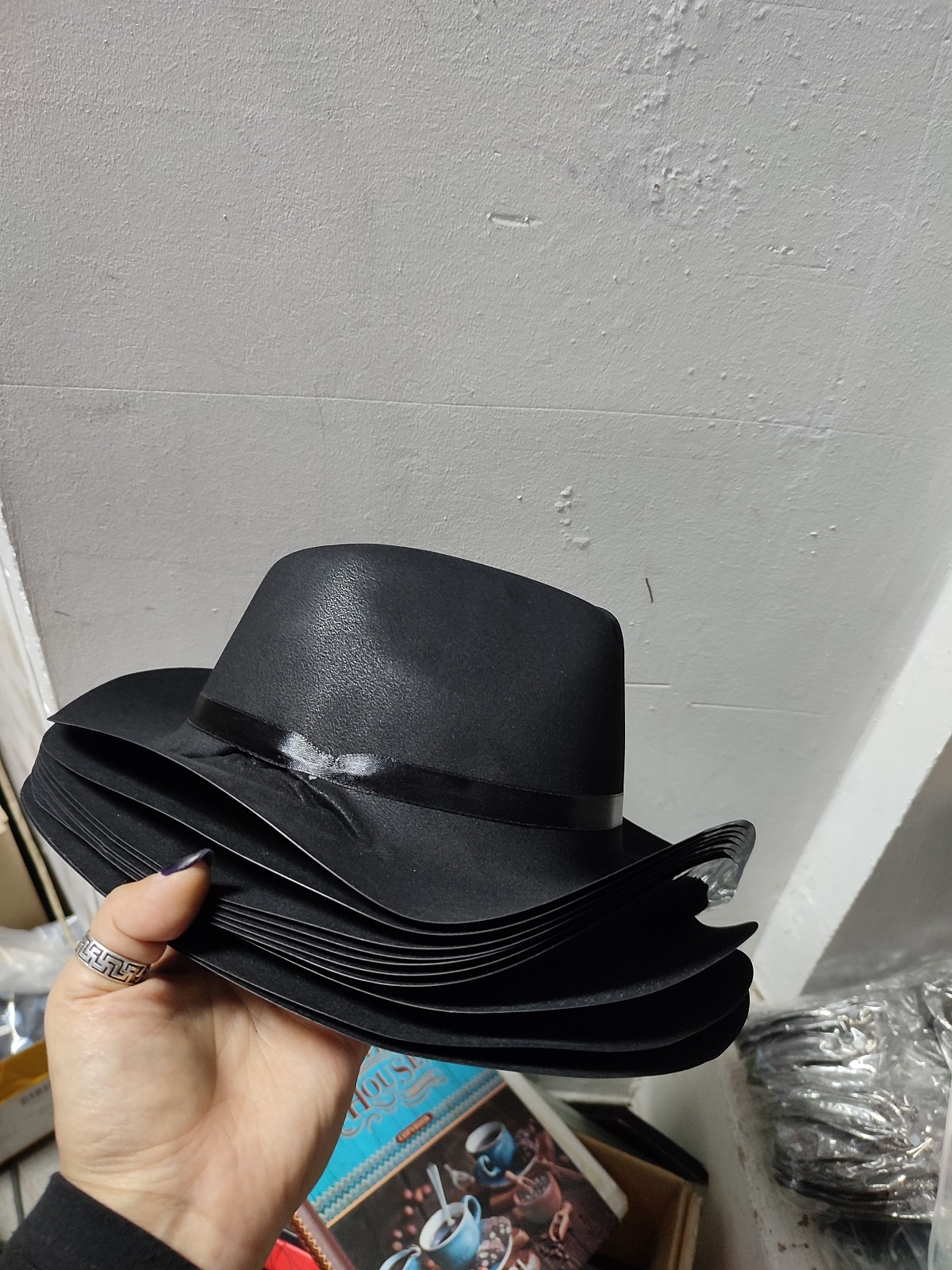 Фотография покупателя товара Карнавальная шляпа с кантом, р-р 56-58 см, цвет чёрный - Фото 6
