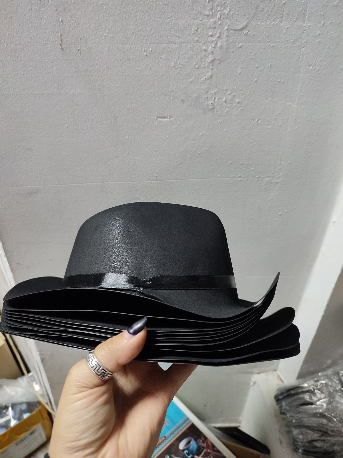 Фотография покупателя товара Карнавальная шляпа с кантом, р-р 56-58 см, цвет чёрный - Фото 9