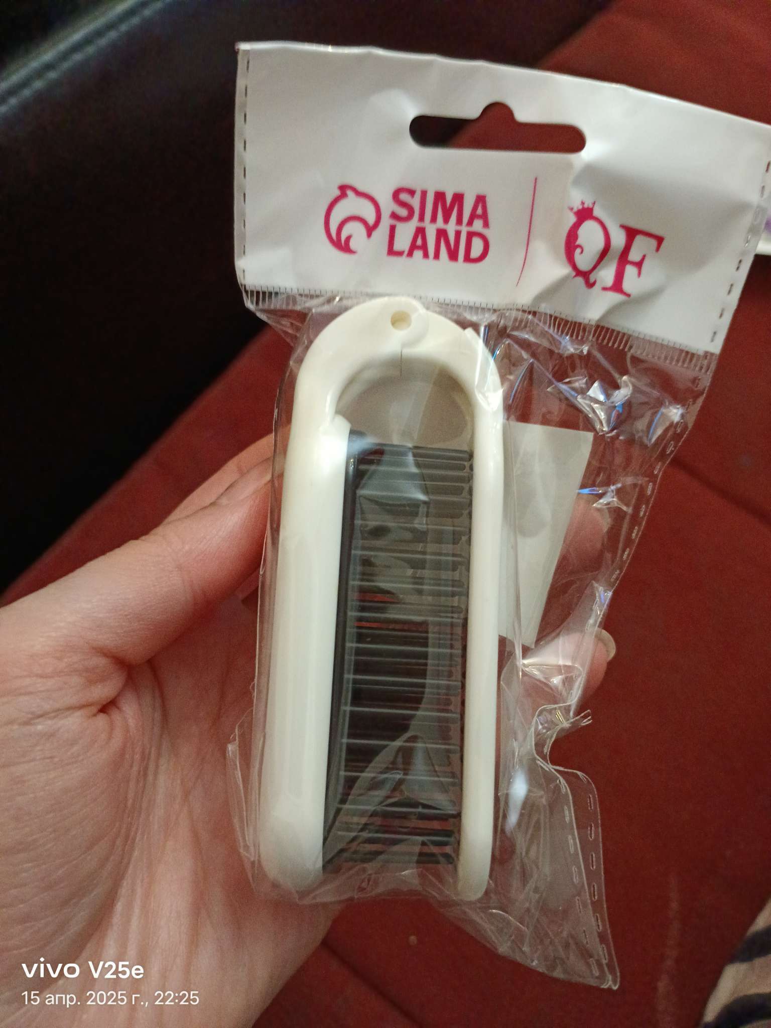 Фотография покупателя товара Расчёска массажная, складная, с зеркалом, 3×10 см, белая - Фото 1