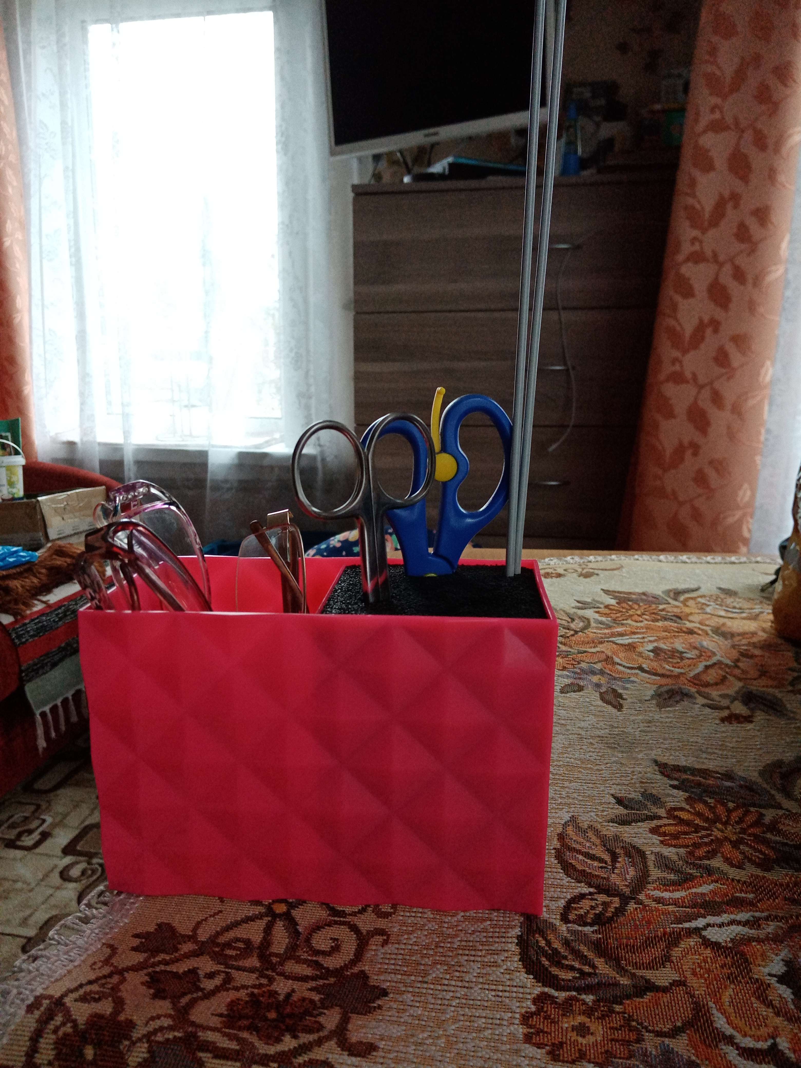 Фотография покупателя товара Подставка для парикмахерских ножниц, 2 секции, 15,5 × 10 × 7,5 см, цвет МИКС - Фото 1