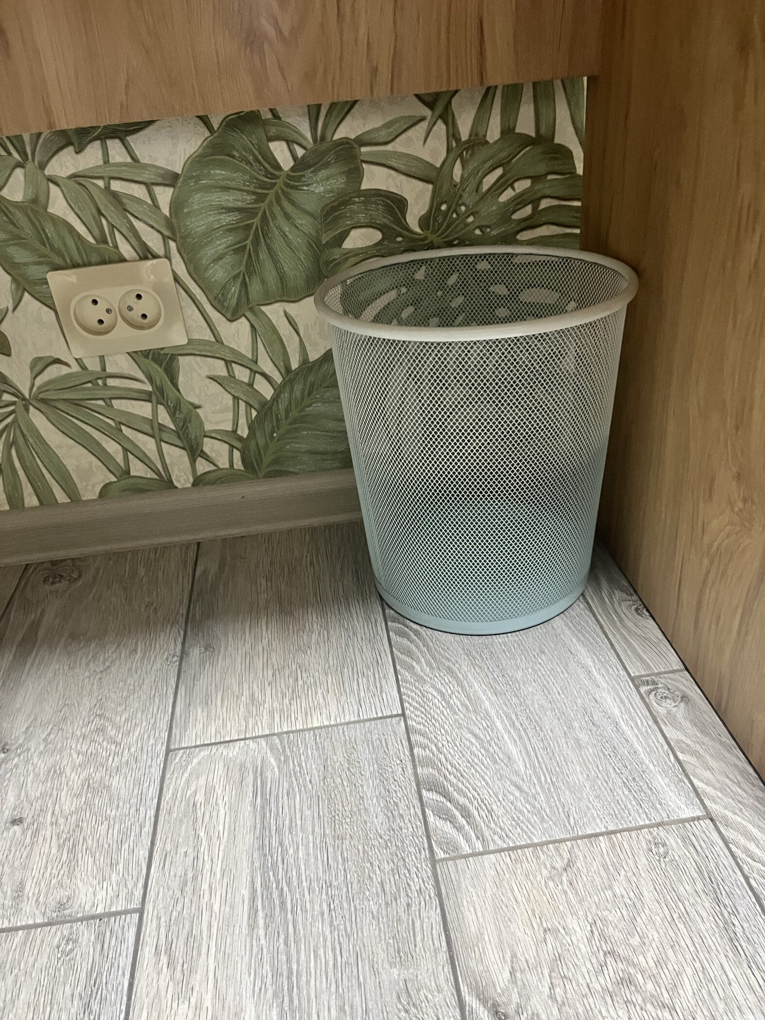 Фотография покупателя товара Корзина для бумаг Calligrata, 15 литров, сетка, металлическая, белый/голубой - Фото 2