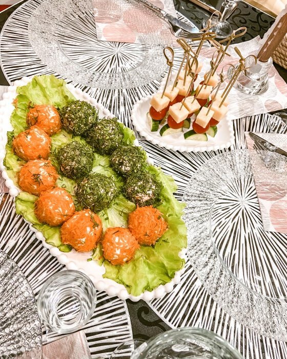 Фотография покупателя товара Блюдо керамическое «Классика», 32×17×6 см, цвет белый - Фото 4