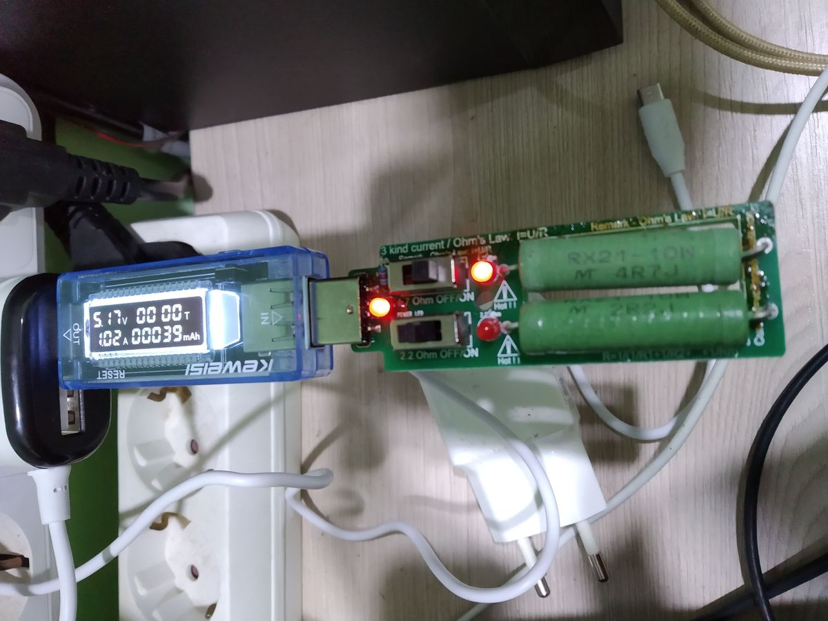 Фотография покупателя товара Сетевое зарядное устройство Luazon LCC-24, 2 USB, microUSB, 1 A, 1 м, черно-белое - Фото 2