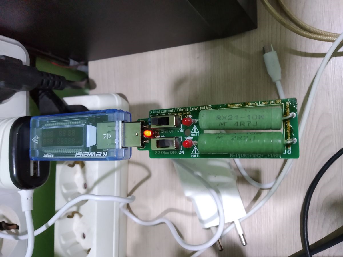 Фотография покупателя товара Сетевое зарядное устройство Luazon LCC-24, 2 USB, microUSB, 1 A, 1 м, черно-белое - Фото 1