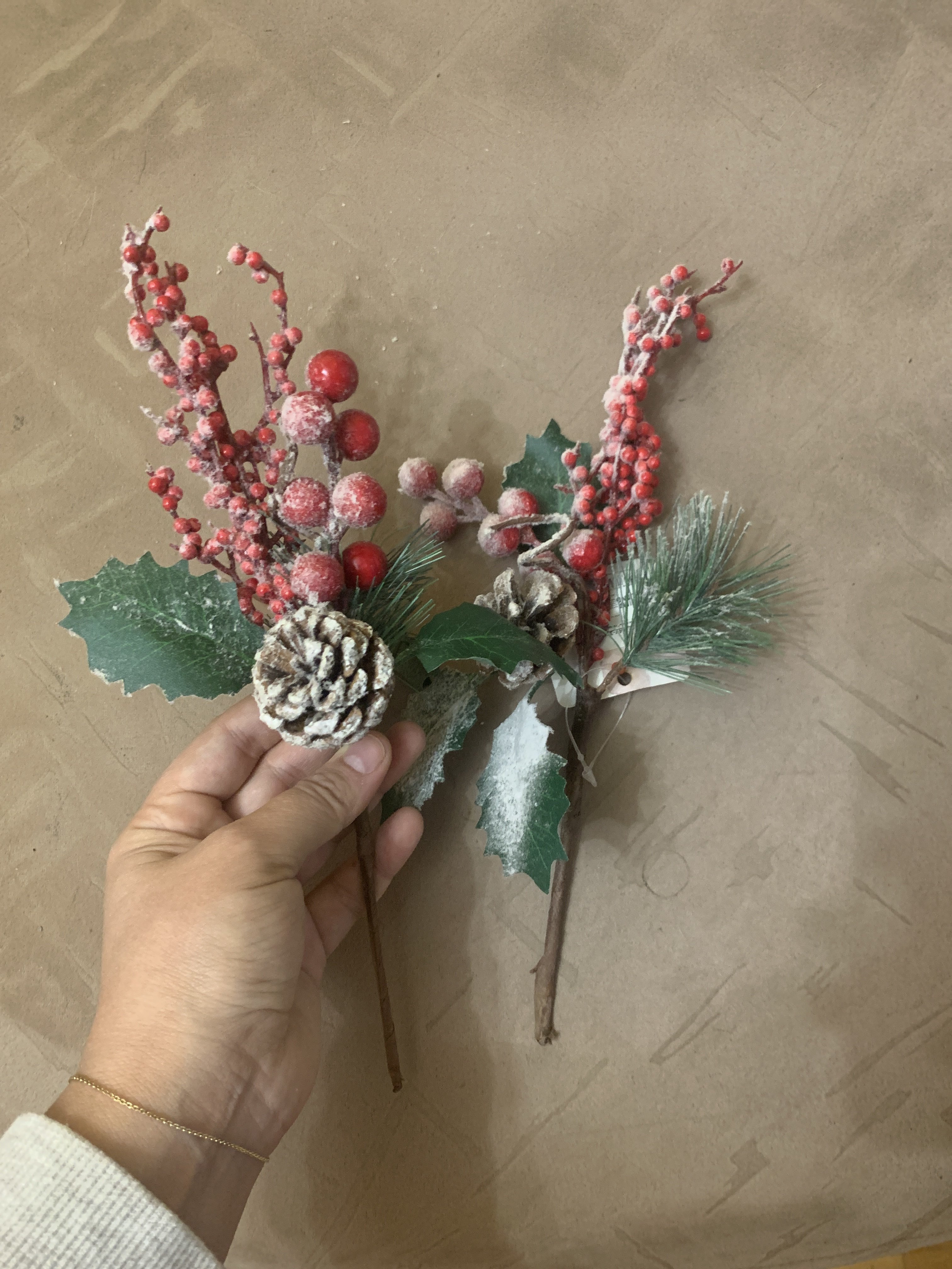 Фотография покупателя товара Декор "Зимние грезы" гроздь ягод шишка иней, 22 см