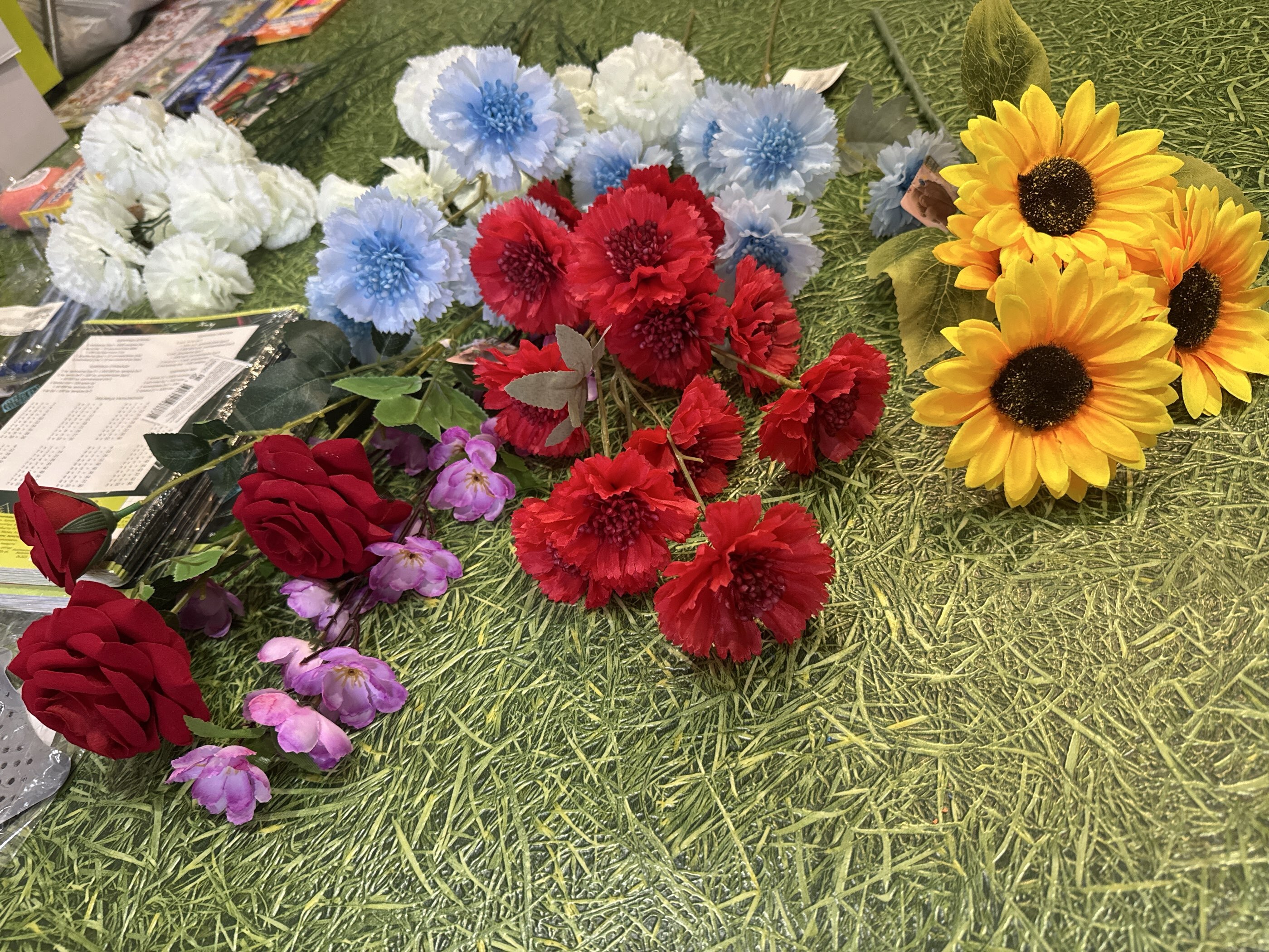 Фотография покупателя товара Цветы искусственные «Гвоздика каспар галант», 58×7 см, белые - Фото 1