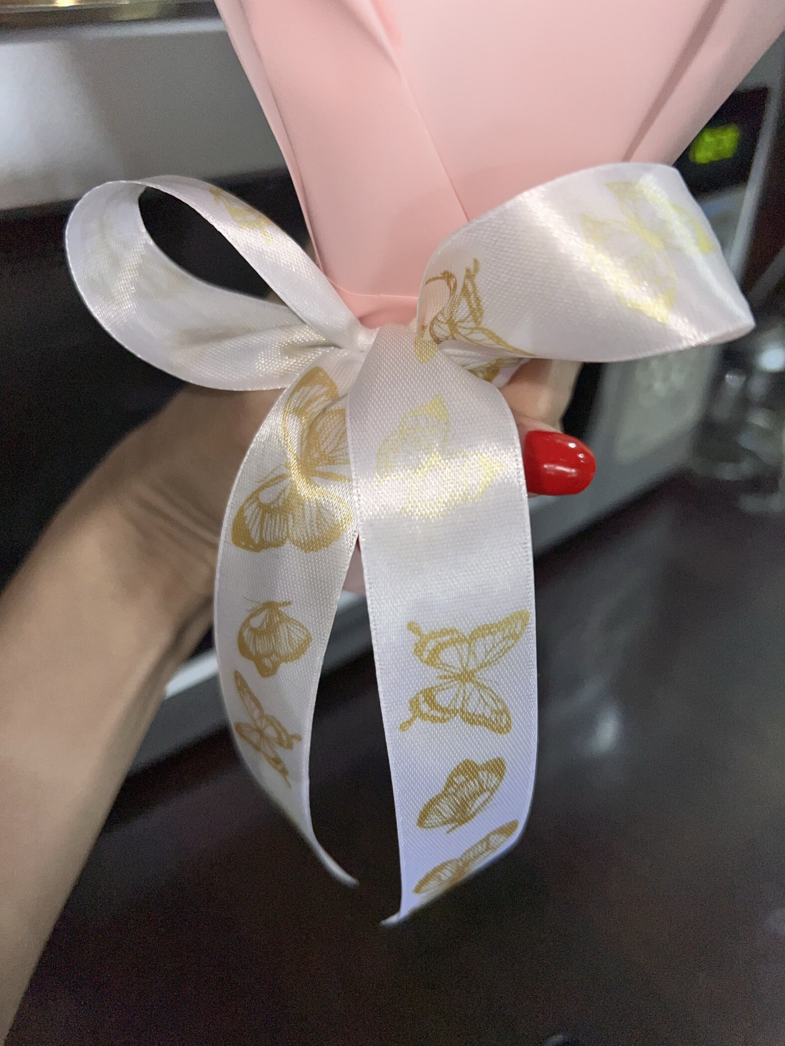 Фотография покупателя товара Лента атласная «Серебряные бабочки», 25 мм, 23 ± 1 м, цвет белый - Фото 2