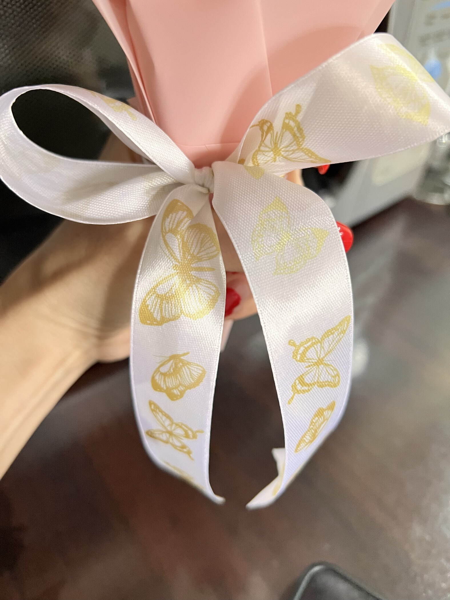 Фотография покупателя товара Лента атласная «Серебряные бабочки», 25 мм, 23 ± 1 м, цвет белый - Фото 3