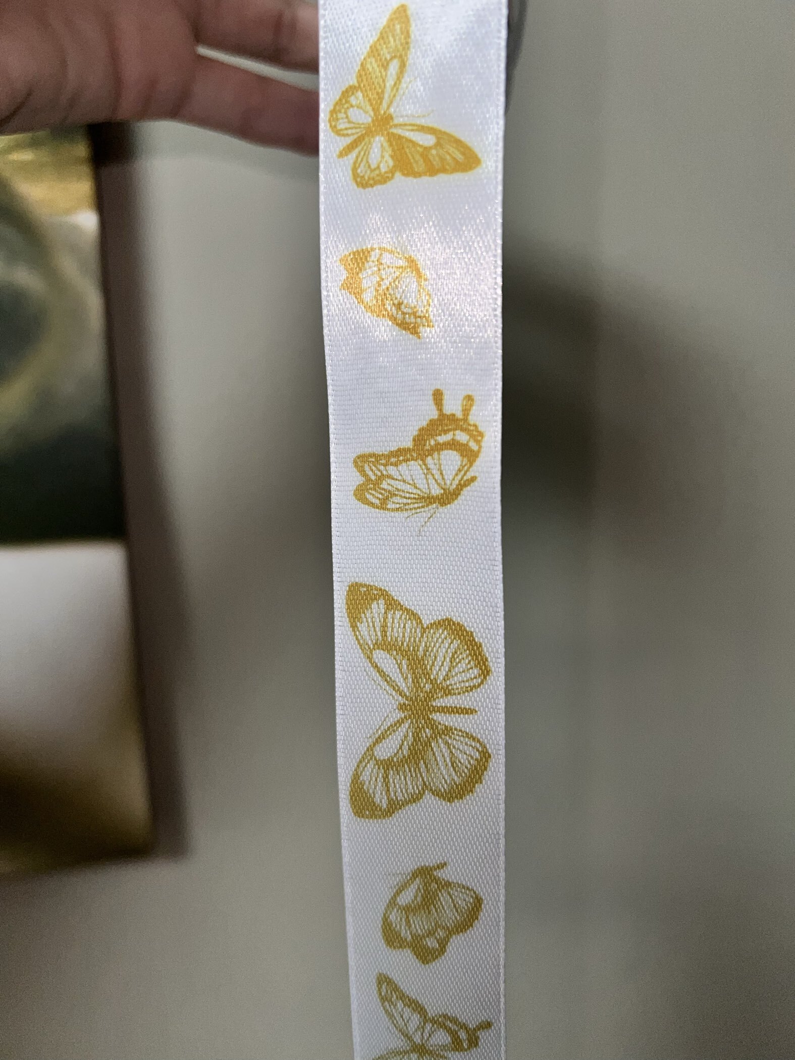 Фотография покупателя товара Лента атласная «Серебряные бабочки», 25 мм, 23 ± 1 м, цвет белый - Фото 1