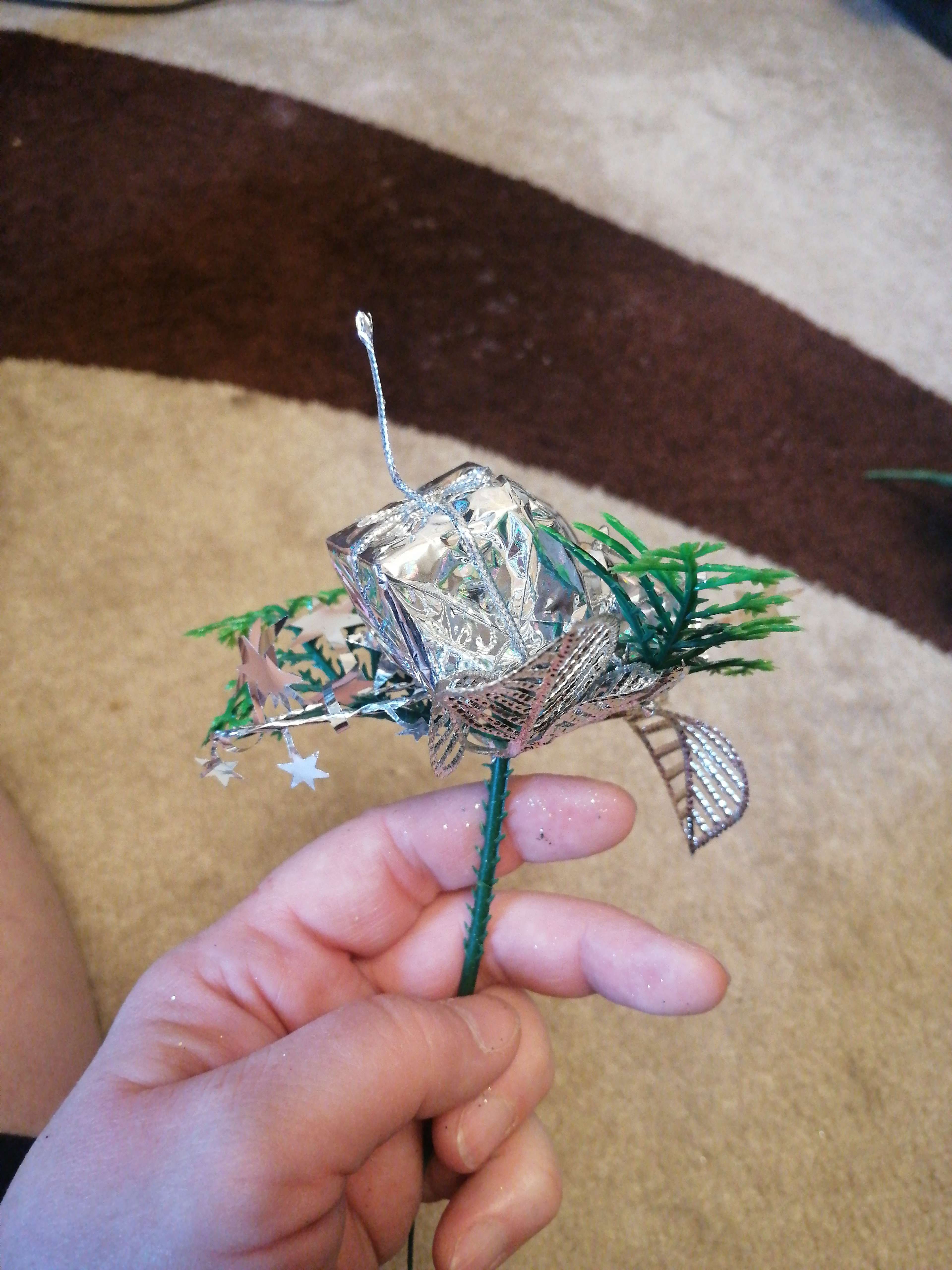 Фотография покупателя товара Декор "Зимняя сказка" шарик бубенчик подарок,15 см, серебро