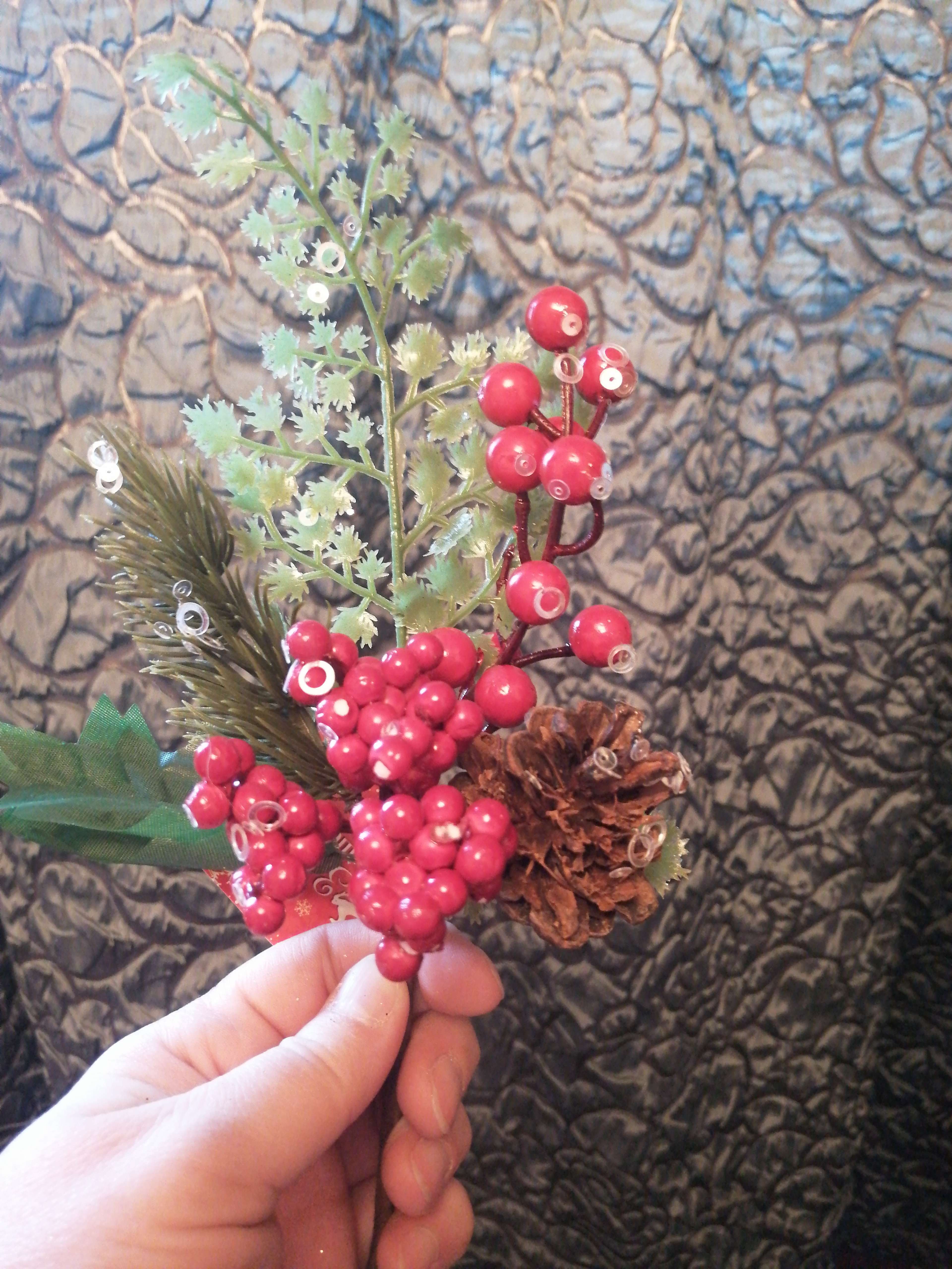 Фотография покупателя товара Декор "Зимняя магия" хвоя ягоды шишка, 27 см - Фото 5