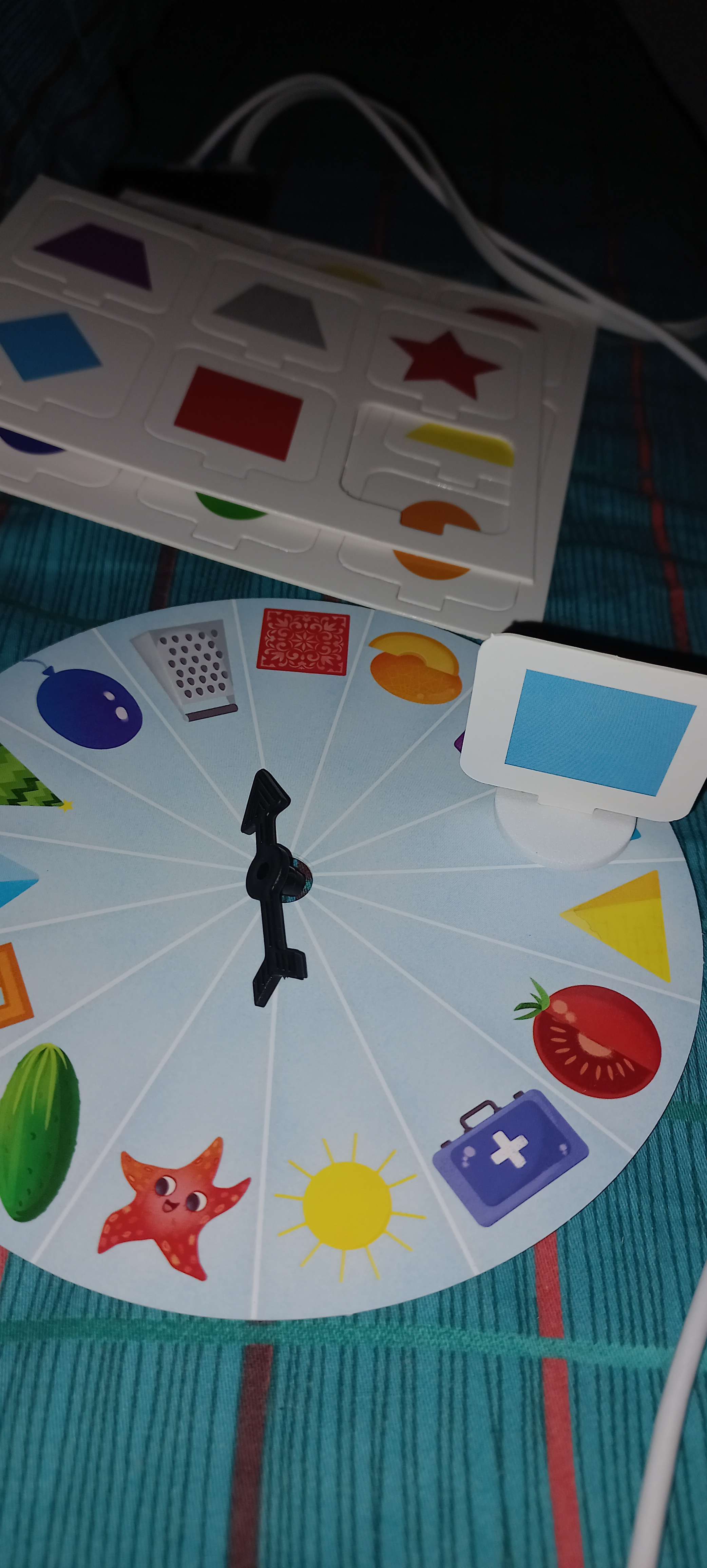 Фотография покупателя товара Развивающая игра «Smart-игры. Формы и цвета», 2+ - Фото 2