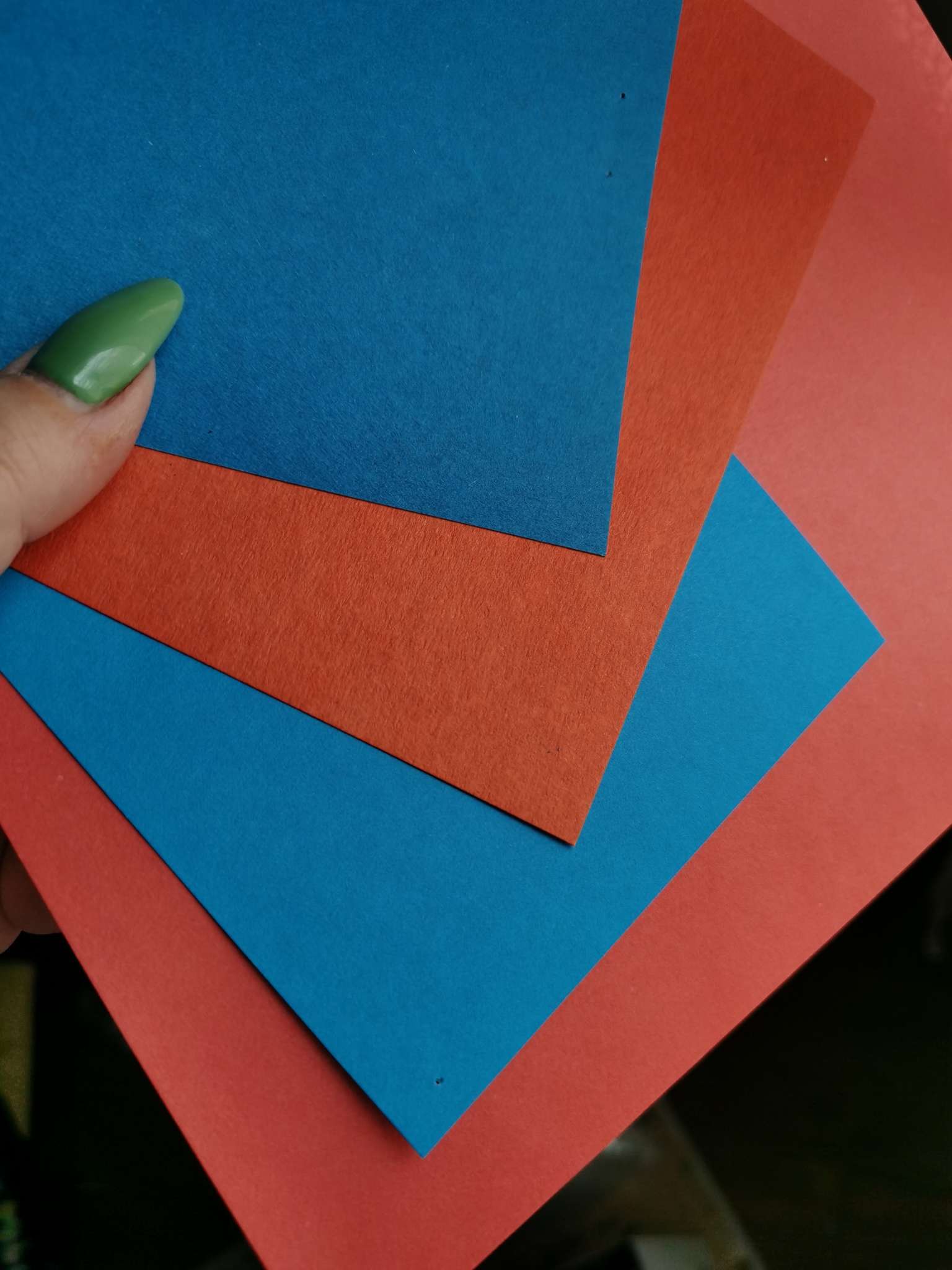 Фотография покупателя товара Картон цветной А5, 6 листов, 6 цветов, немелованный 200 - 220 г/м2, на скобе - Фото 5