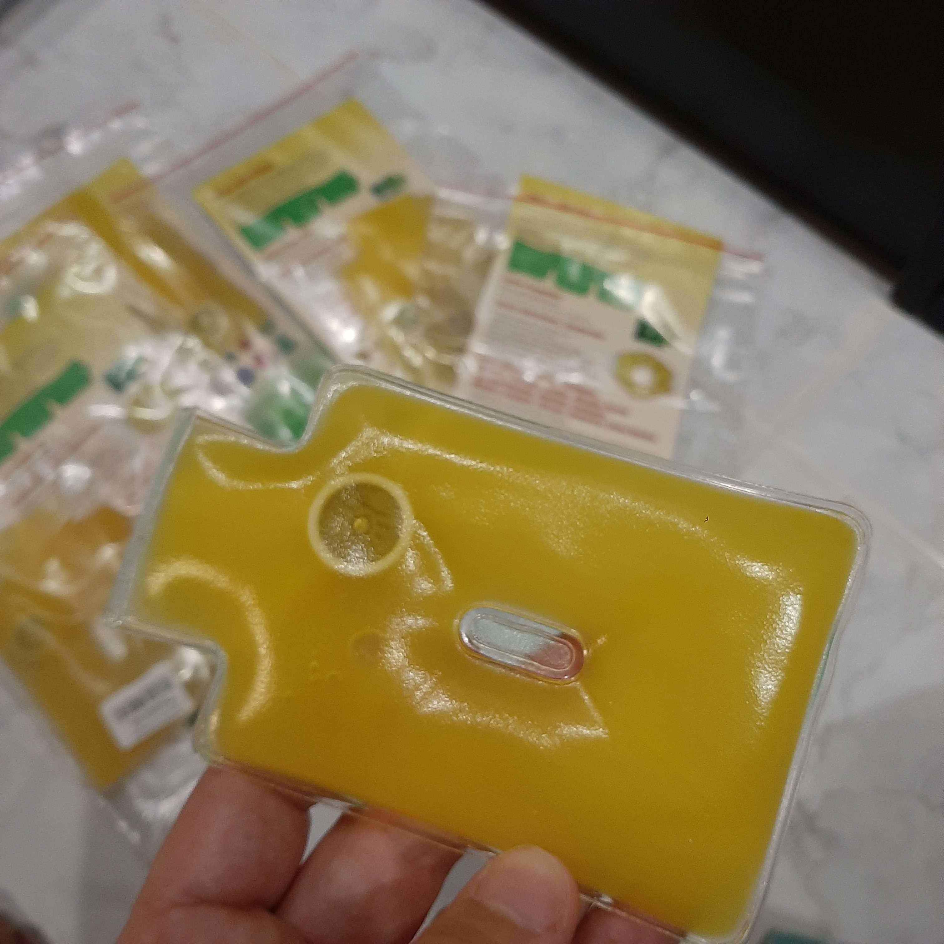Фотография покупателя товара Грелка солевая медицинская физиотерапевтическая «Рукавичка», цвет жёлтый - Фото 3