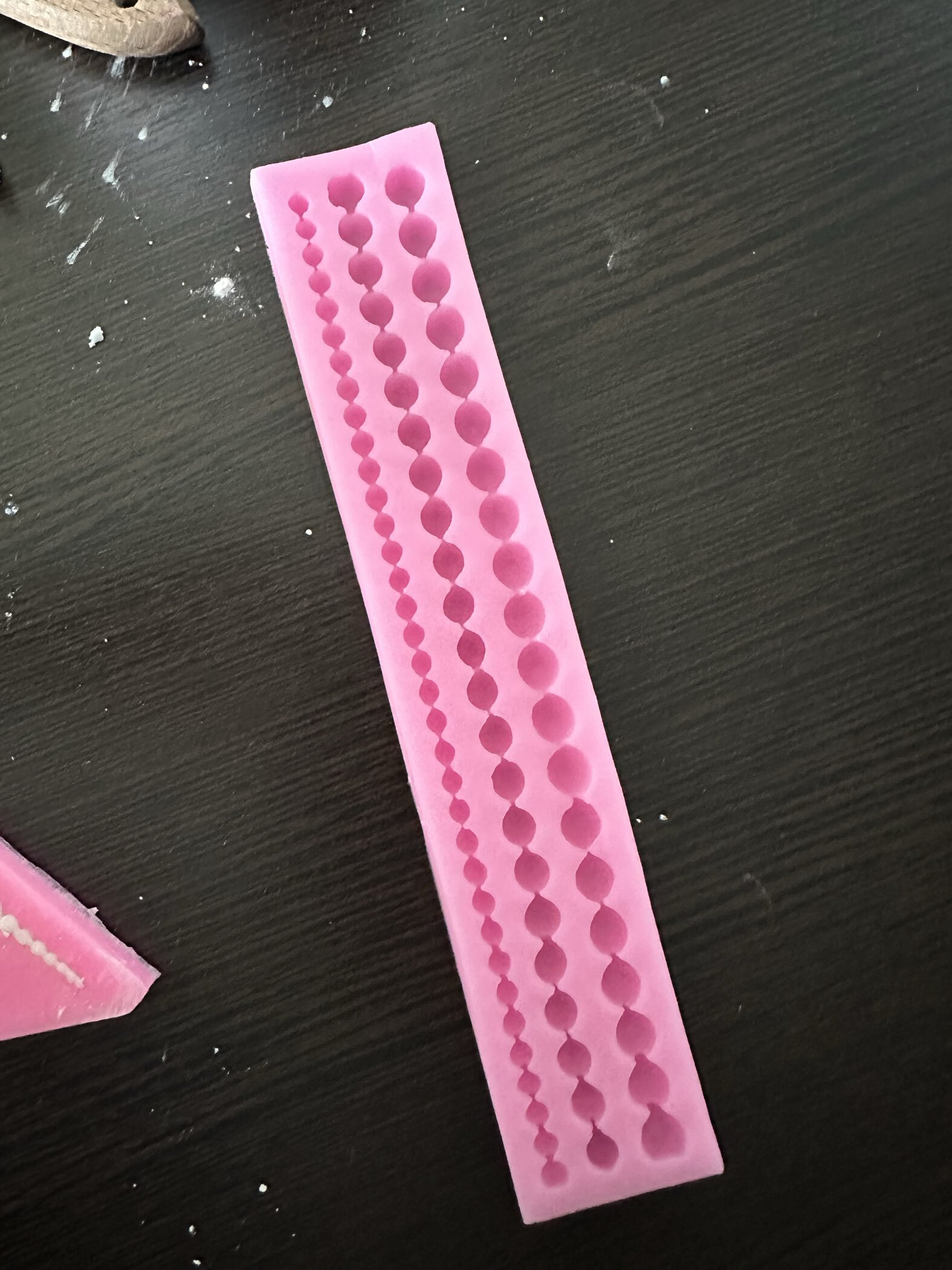 Фотография покупателя товара Молд для заливки «Жемчуг», силикон, 30×5×1 см, розовый - Фото 7