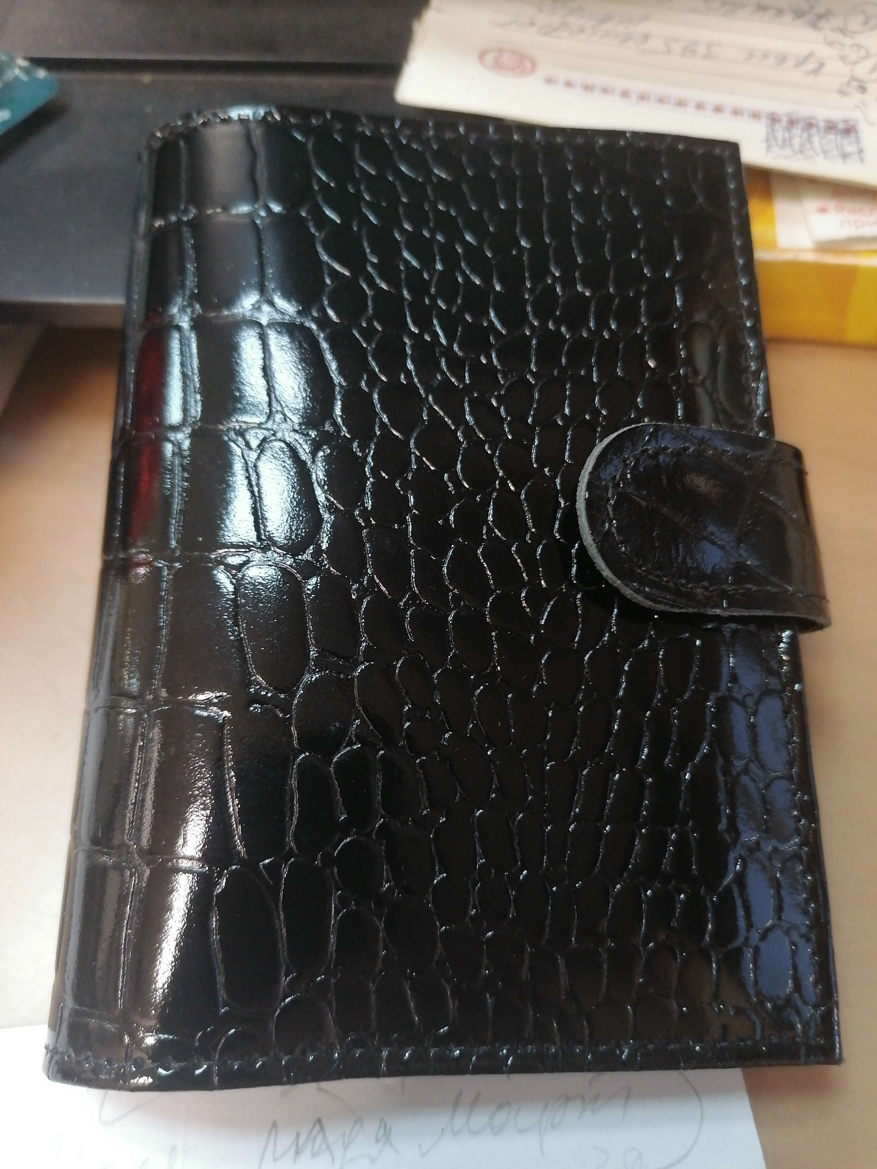 Фотография покупателя товара Обложка для автодокументов и паспорта на кнопке, крокодил, цвет чёрный - Фото 5