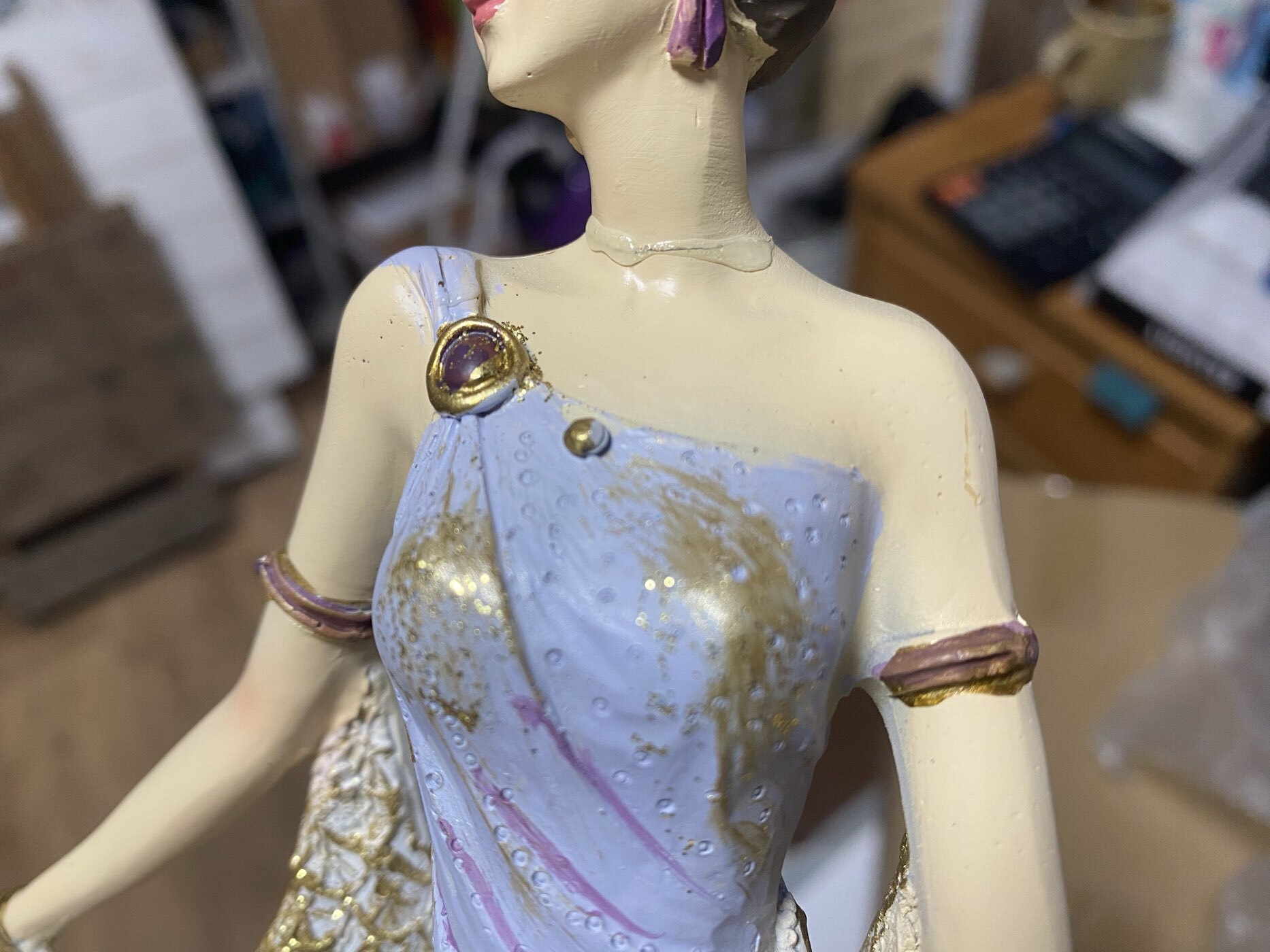 Фотография покупателя товара Фигура полистоун «Леди в сиренево-фиолетовом платье с накидкой», 13×9×31.5 см - Фото 1