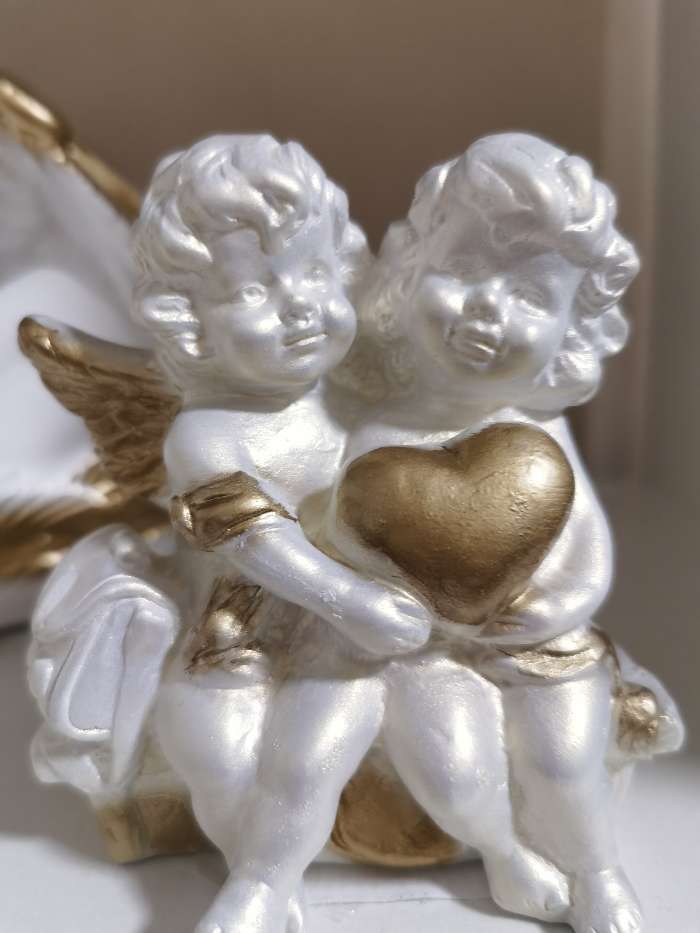 Фотография покупателя товара Статуэтка "Ангел на лавочке", цвет перламутровый, золотистое напыление, 11 см - Фото 2