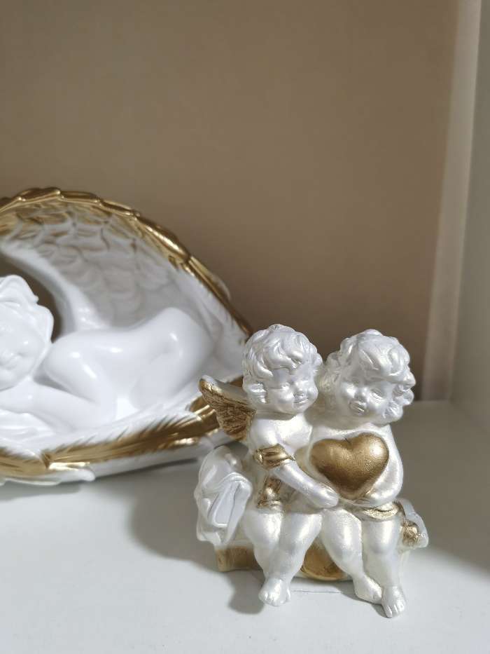 Фотография покупателя товара Статуэтка "Ангел на лавочке", цвет перламутровый, золотистое напыление, 11 см - Фото 1