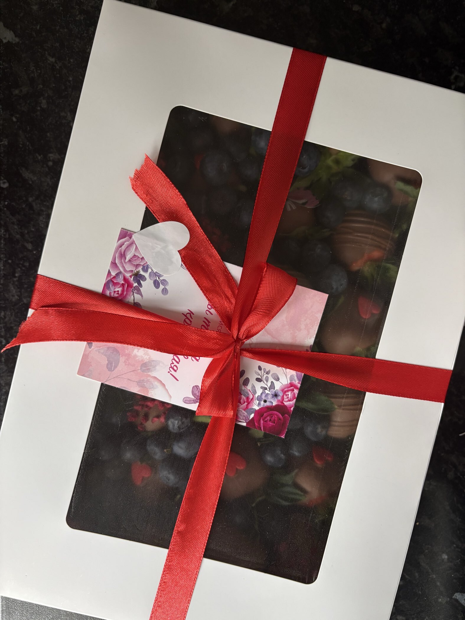 Фотография покупателя товара Коробка складная, с окном крафт, 20×20×4 см - Фото 11